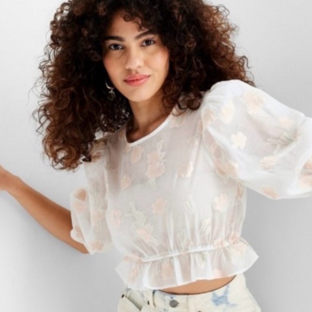 Future Collective •Floral Blouse Crop•